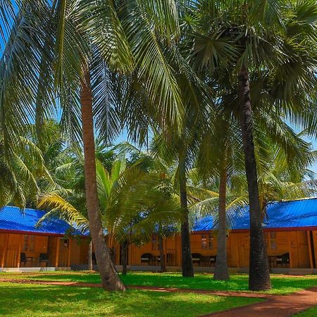 Trinco Relax Hut Hotel Trincomalee Ngoại thất bức ảnh