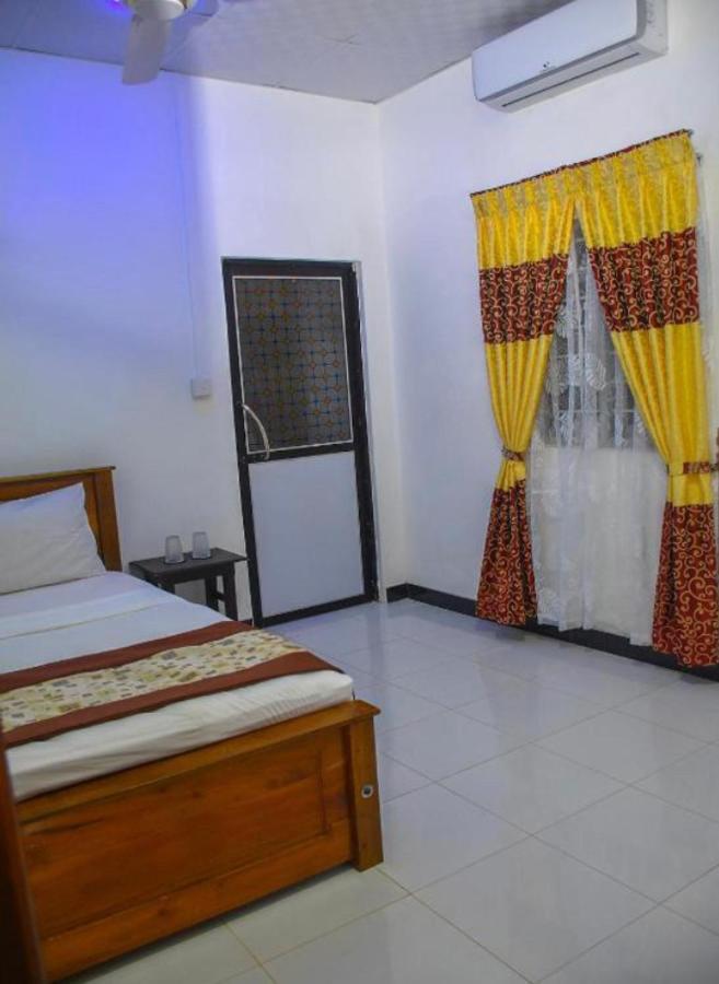 Trinco Relax Hut Hotel Trincomalee Ngoại thất bức ảnh