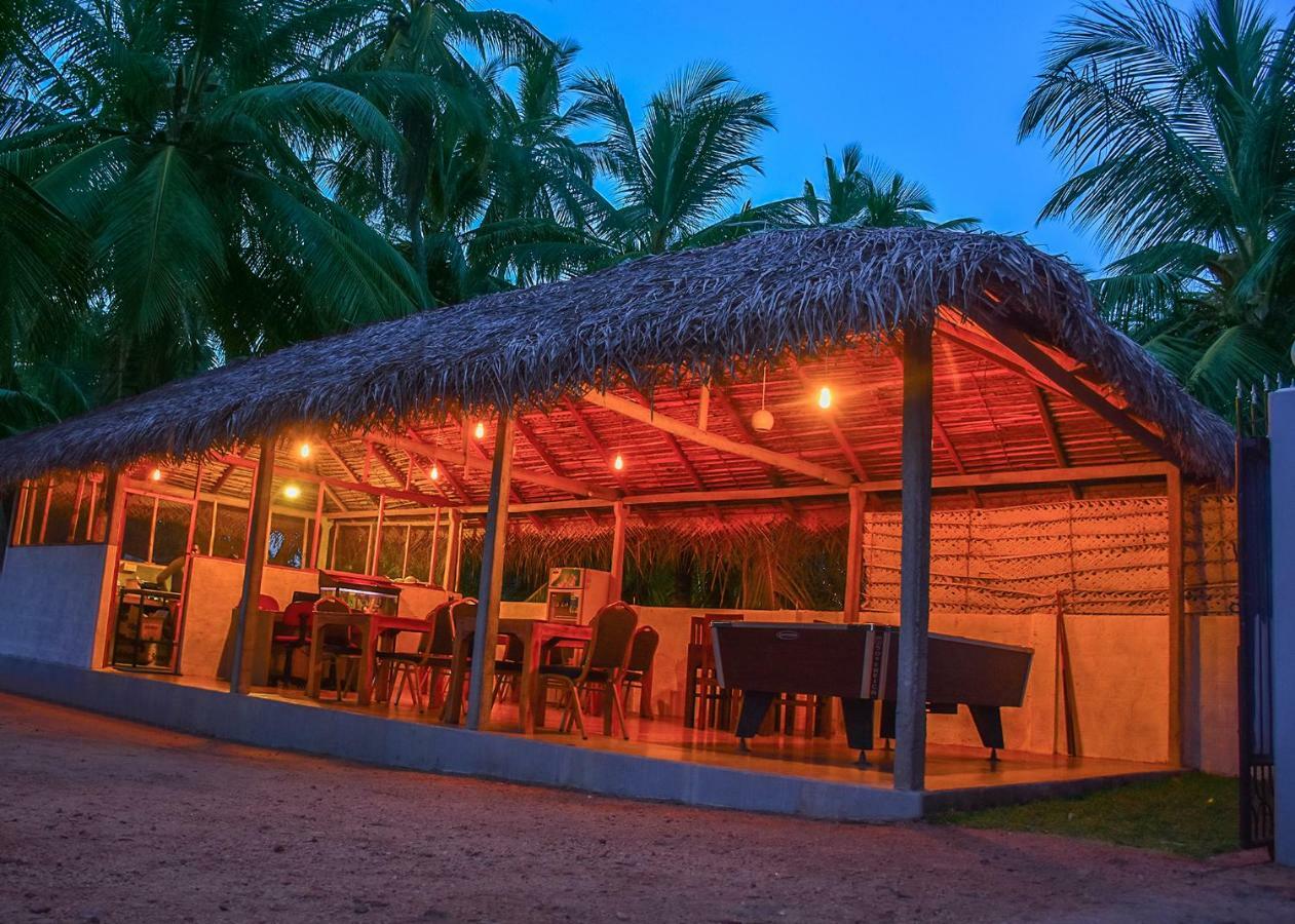 Trinco Relax Hut Hotel Trincomalee Ngoại thất bức ảnh