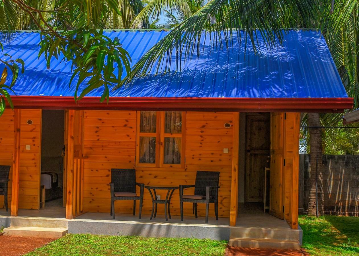 Trinco Relax Hut Hotel Trincomalee Ngoại thất bức ảnh