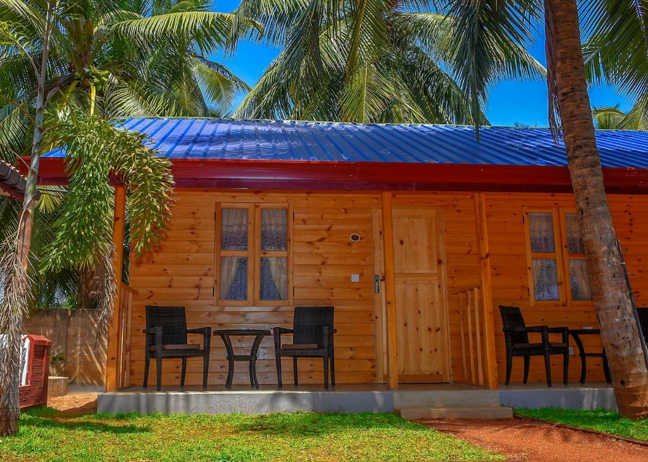 Trinco Relax Hut Hotel Trincomalee Ngoại thất bức ảnh