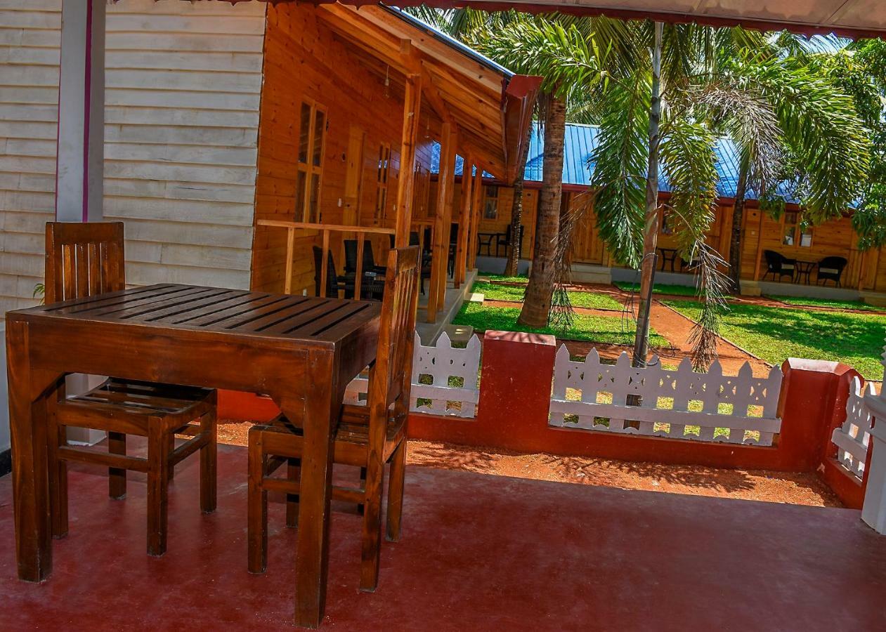Trinco Relax Hut Hotel Trincomalee Ngoại thất bức ảnh